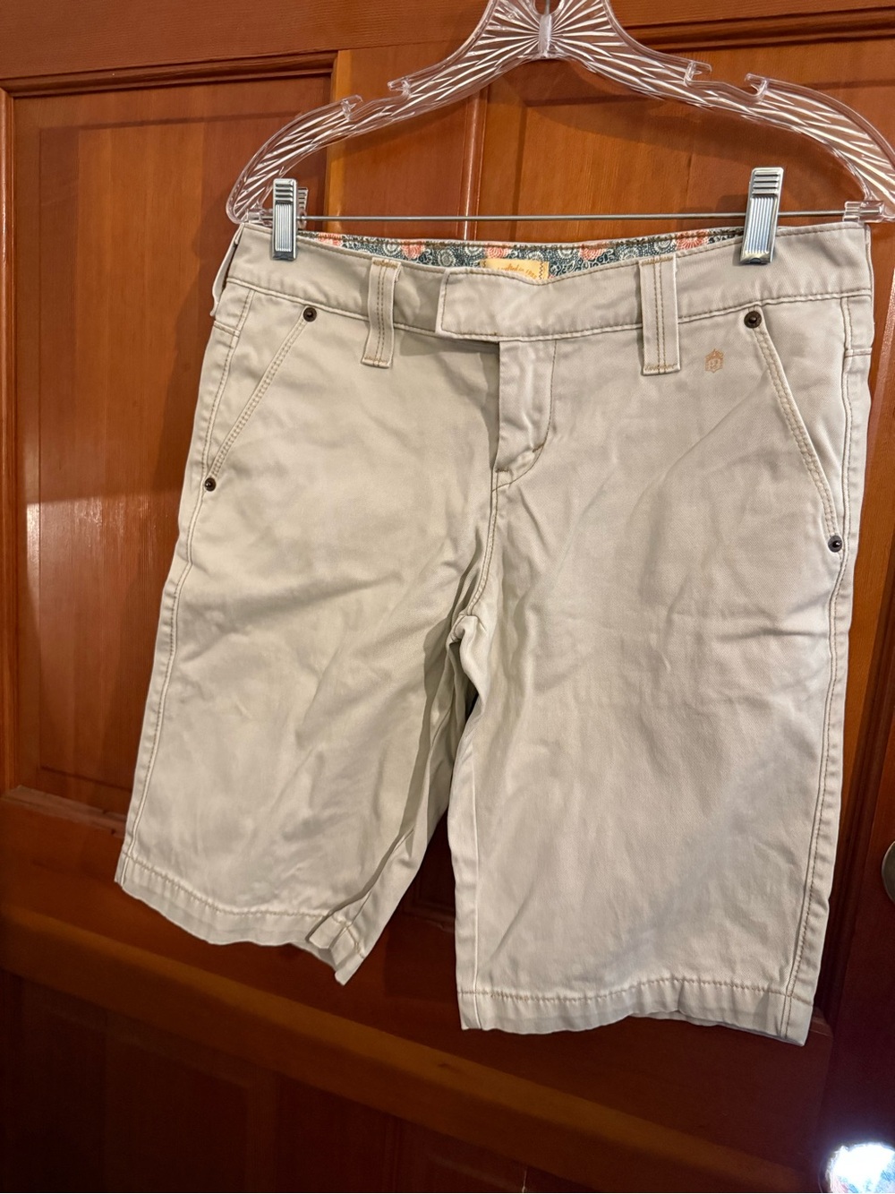Cream Casual Shorts with Subtle Crest Detail